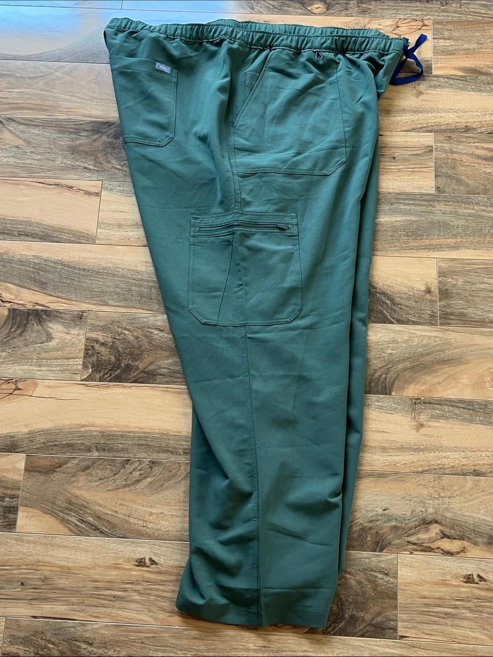 FIGS Men’s Cairo Cargo Scrub Pants 6XL Olive Green Technical Collection NWT
